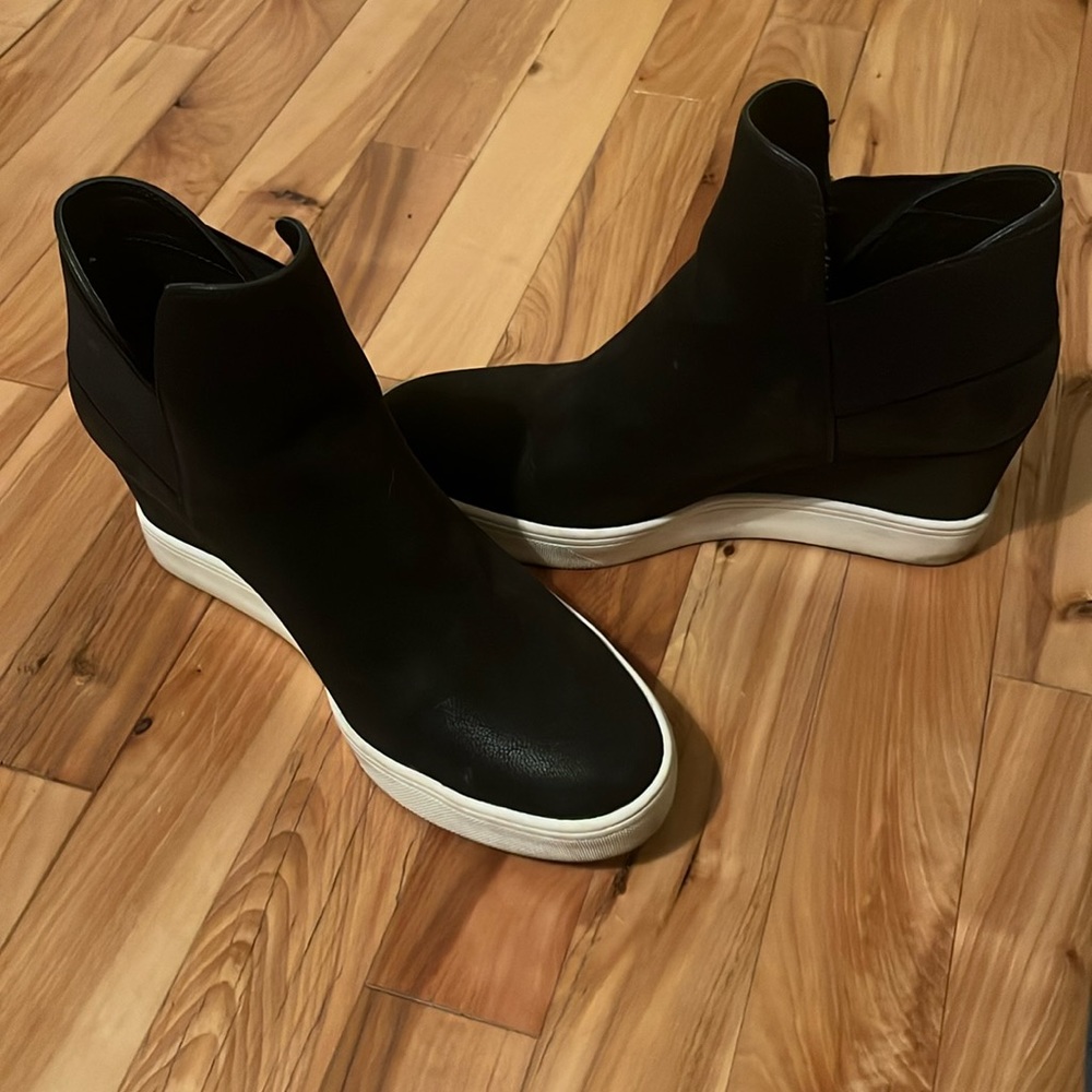 Women’s Black Heel Tennis Shoes - Size 8